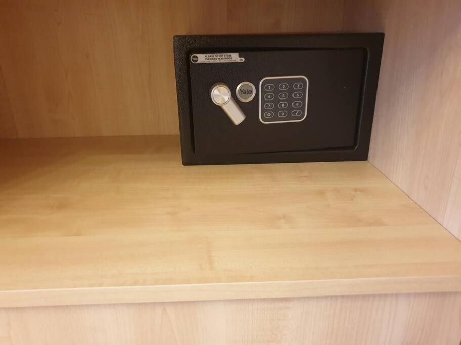 East Barnet London Luxury 2 Bedroom Flat Sleeps 8 Free Parking מראה חיצוני תמונה