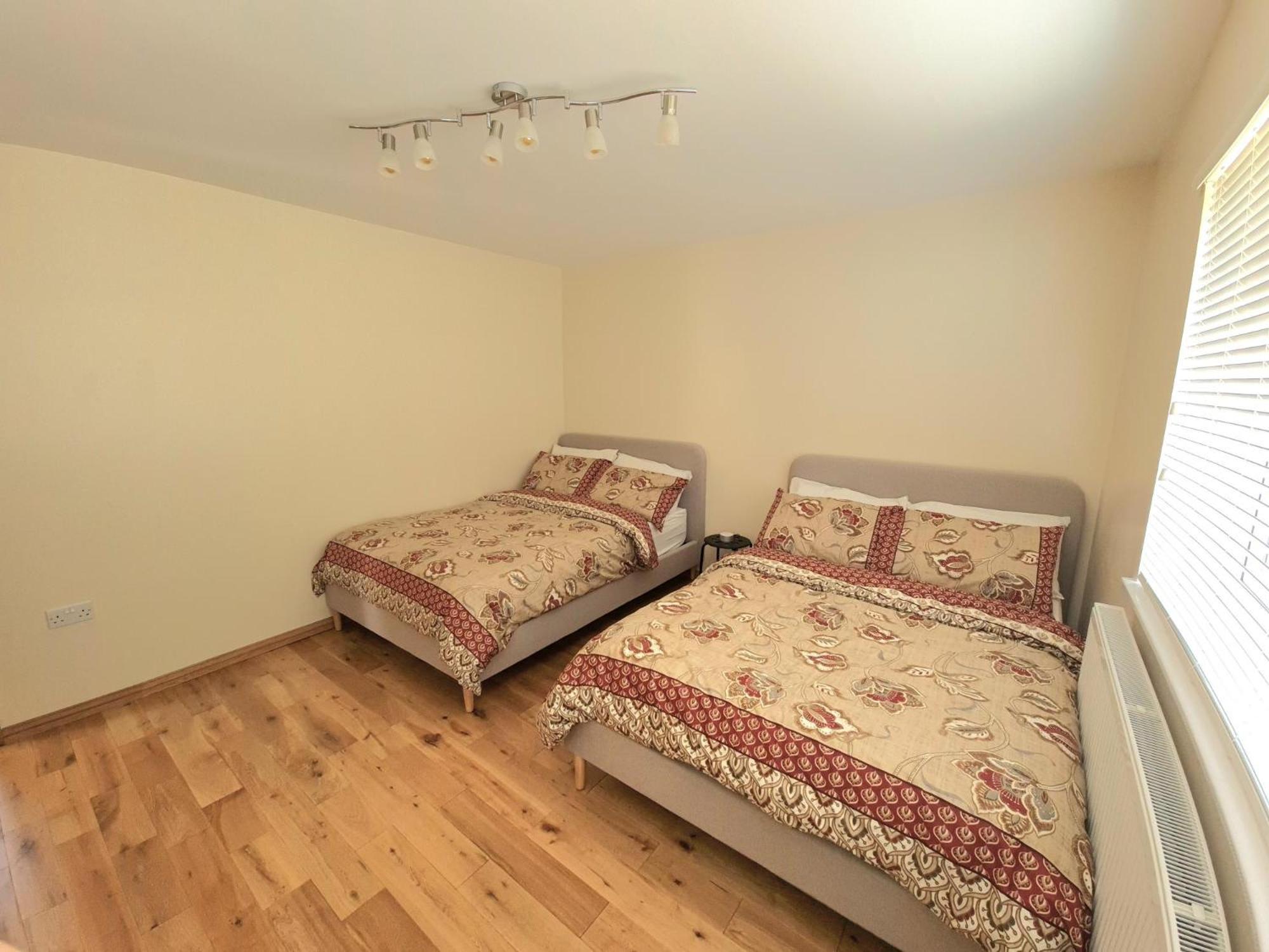 East Barnet London Luxury 2 Bedroom Flat Sleeps 8 Free Parking מראה חיצוני תמונה