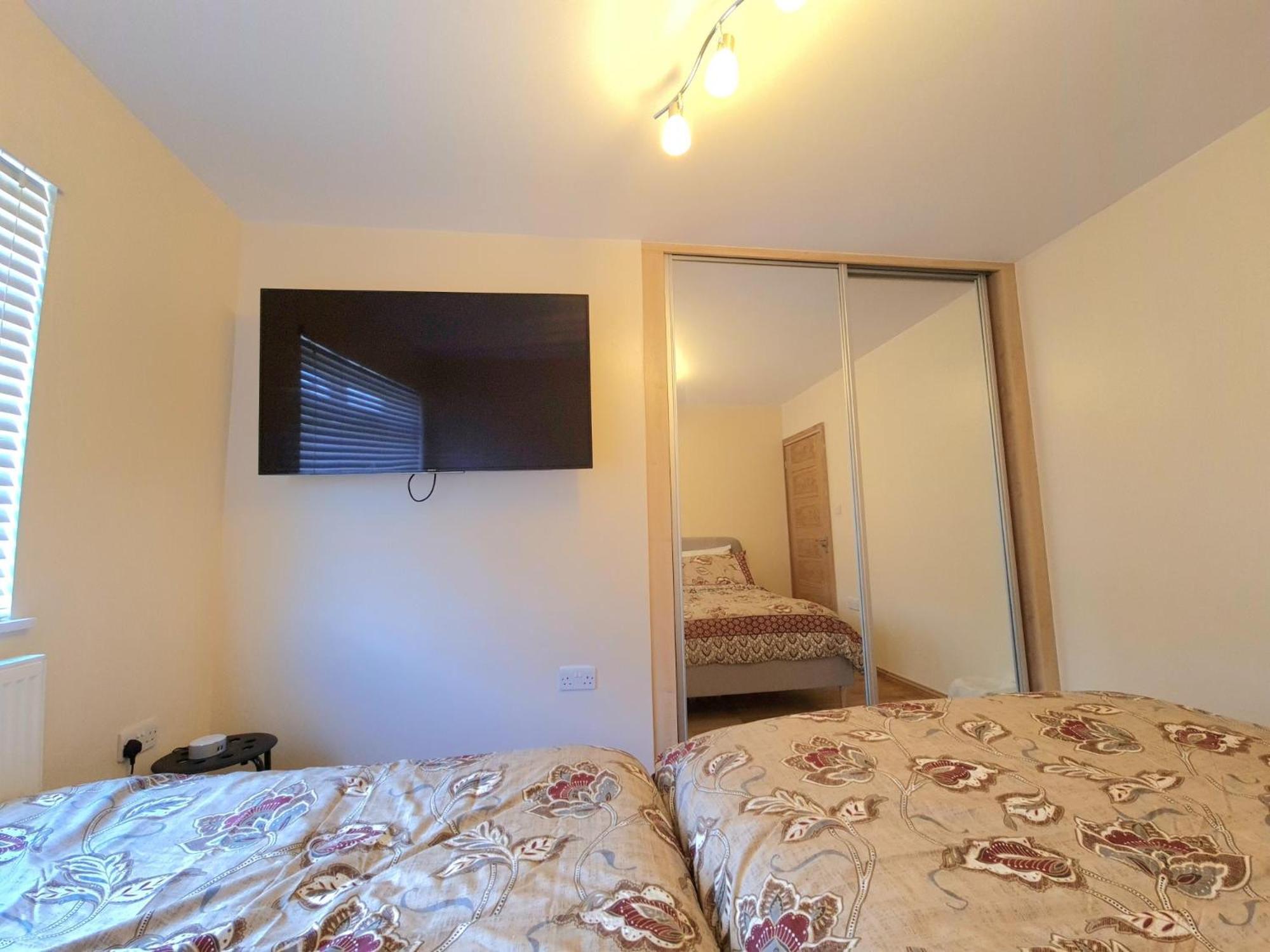 East Barnet London Luxury 2 Bedroom Flat Sleeps 8 Free Parking מראה חיצוני תמונה