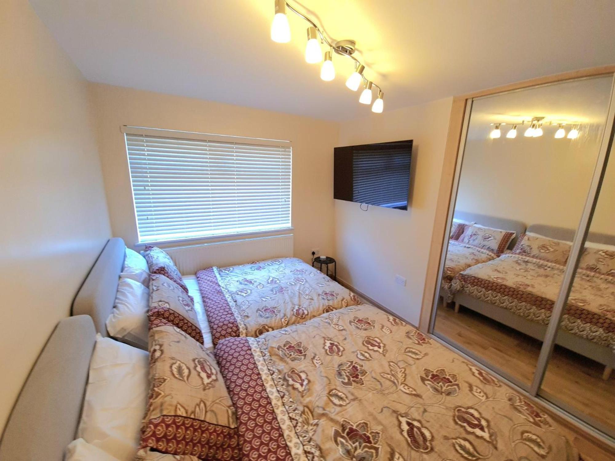 East Barnet London Luxury 2 Bedroom Flat Sleeps 8 Free Parking מראה חיצוני תמונה
